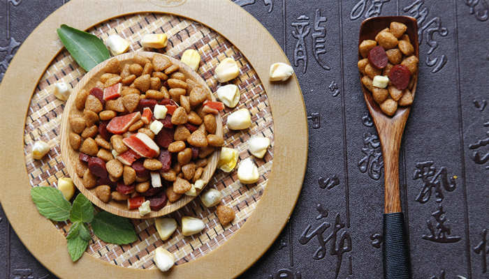 各月齡狗狗喂養_狗狗喂養時間安排_一個月的狗狗怎么喂養